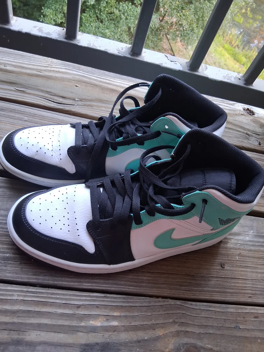 Nike Air Jordan 1 Mid Tropical Twist Igloo Black White Size 10 Mint Condition